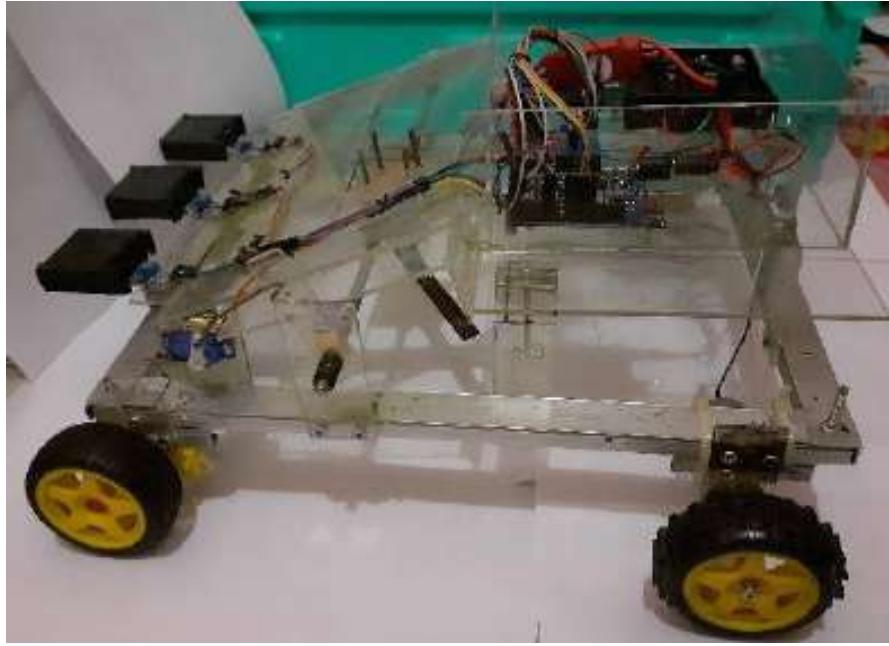Robot Pemotong Rumput dengan Kendali Aplikasi Blynk